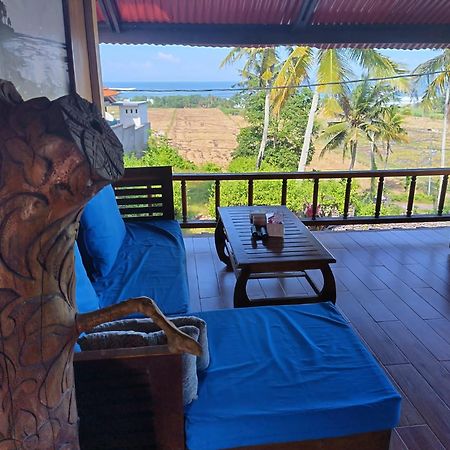 Kirra'S Beach House Pulukan Exterior photo