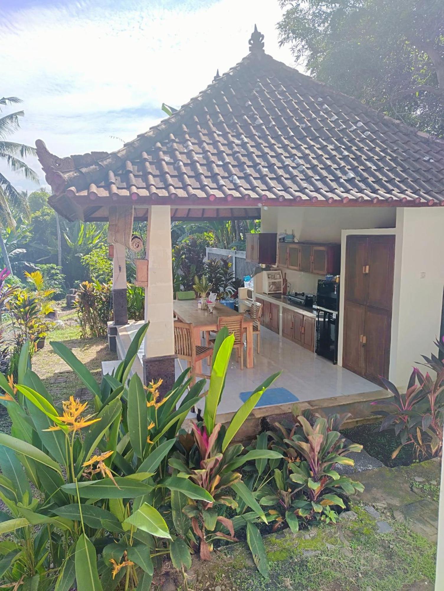 Kirra'S Beach House Pulukan Exterior photo
