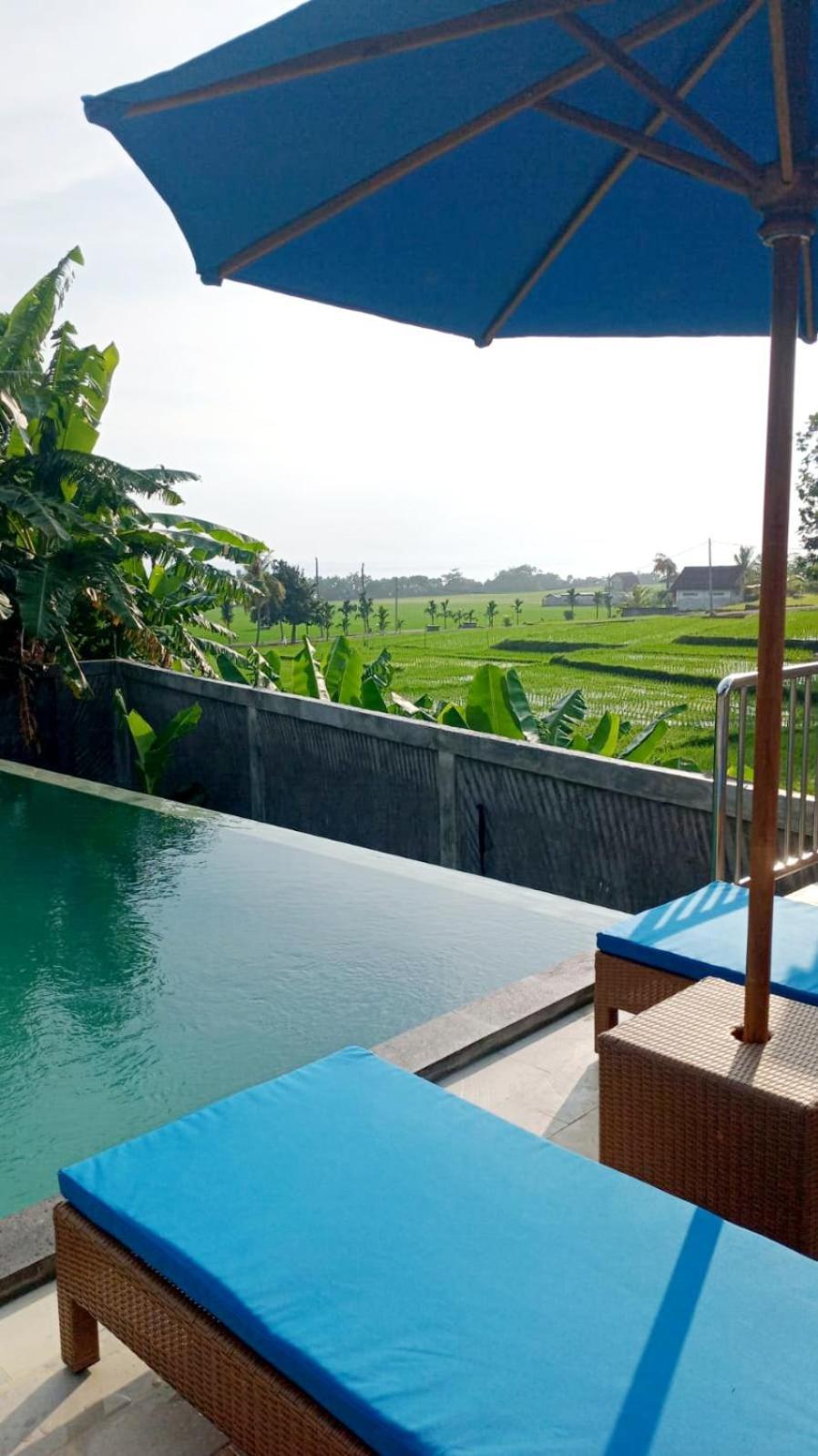 Kirra'S Beach House Pulukan Exterior photo