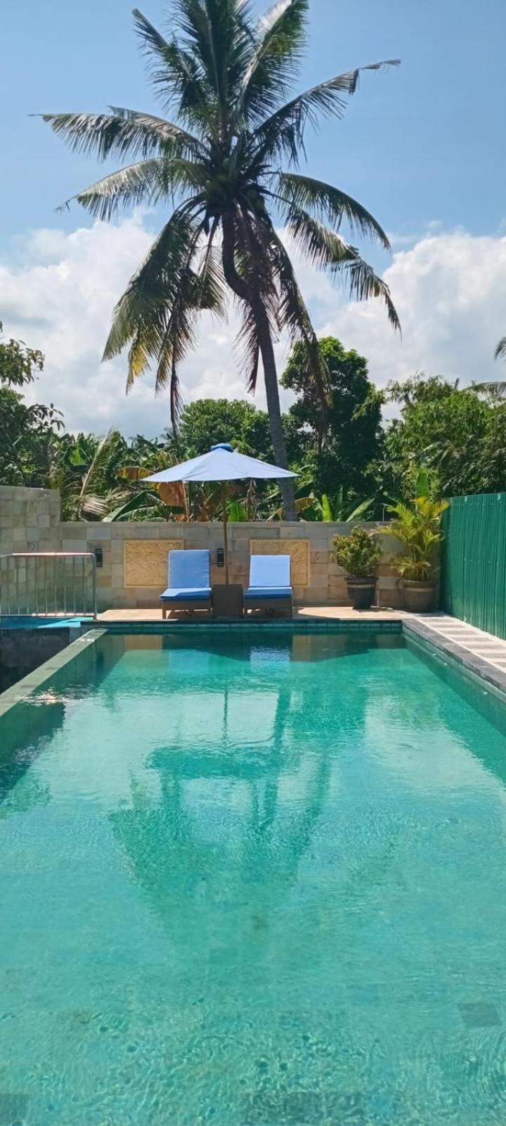 Kirra'S Beach House Pulukan Exterior photo